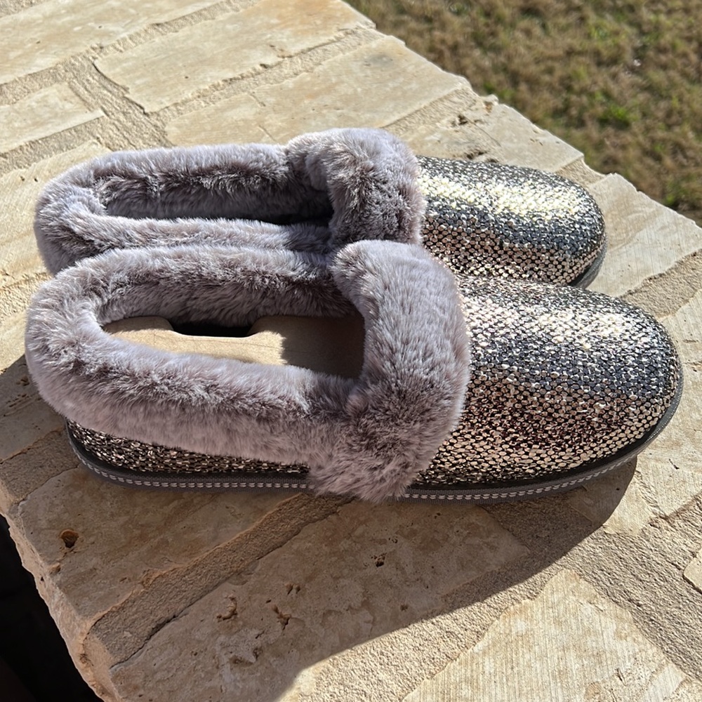 NEW Skechers Women’s Cozy Campfire Dream Glam Pewter Slippers, Size 11 W… - Picture 3 of 13